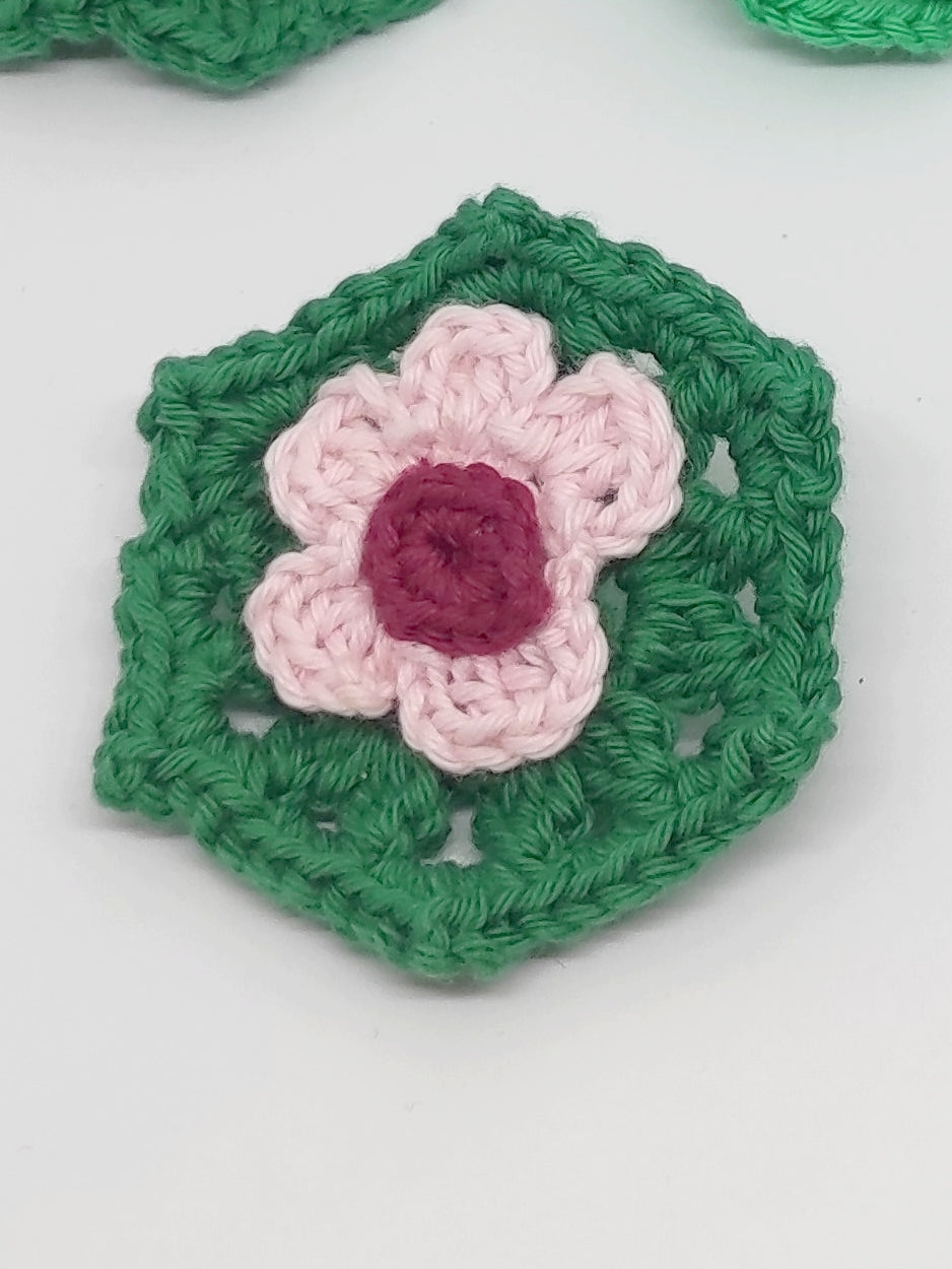 Broche fleur en crochet