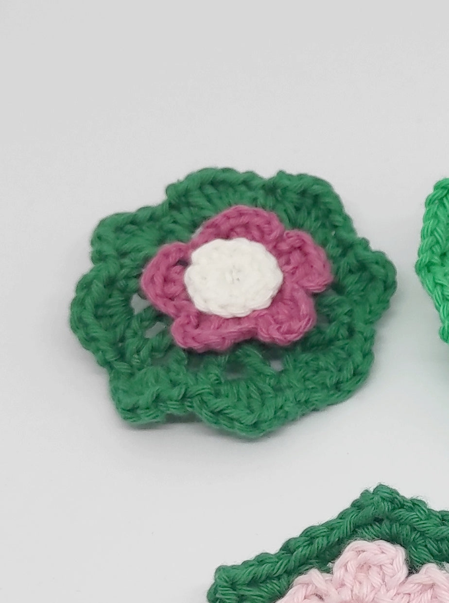 Broche fleur en crochet