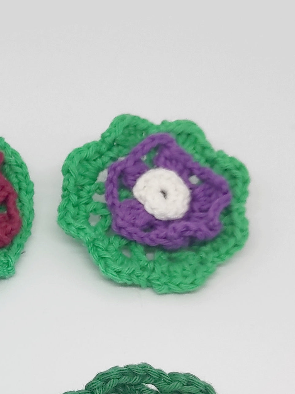 Broche fleur en crochet