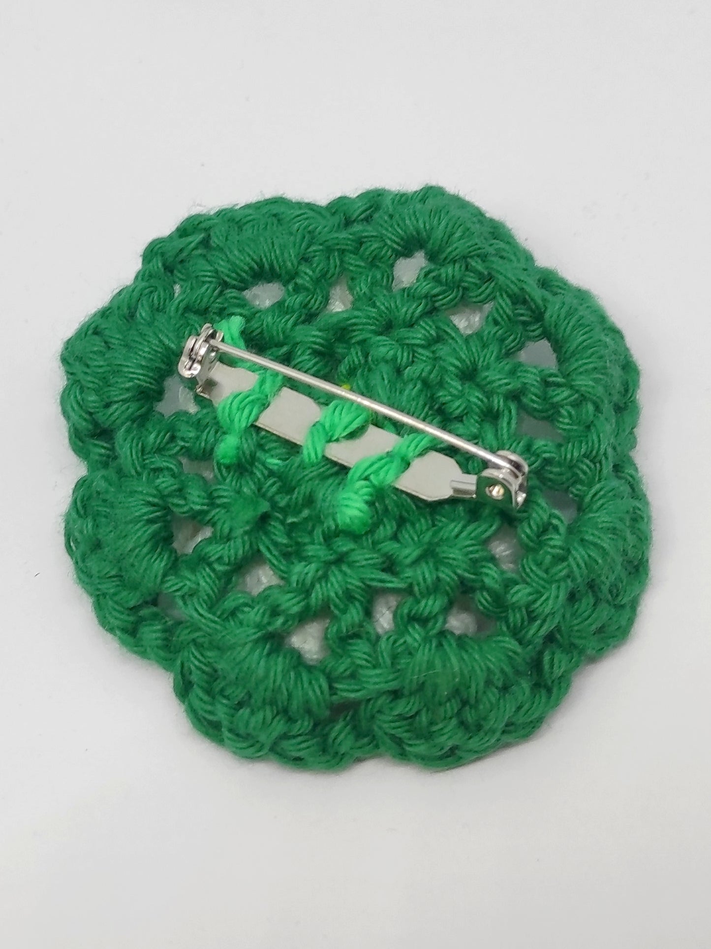 Broche fleur en crochet