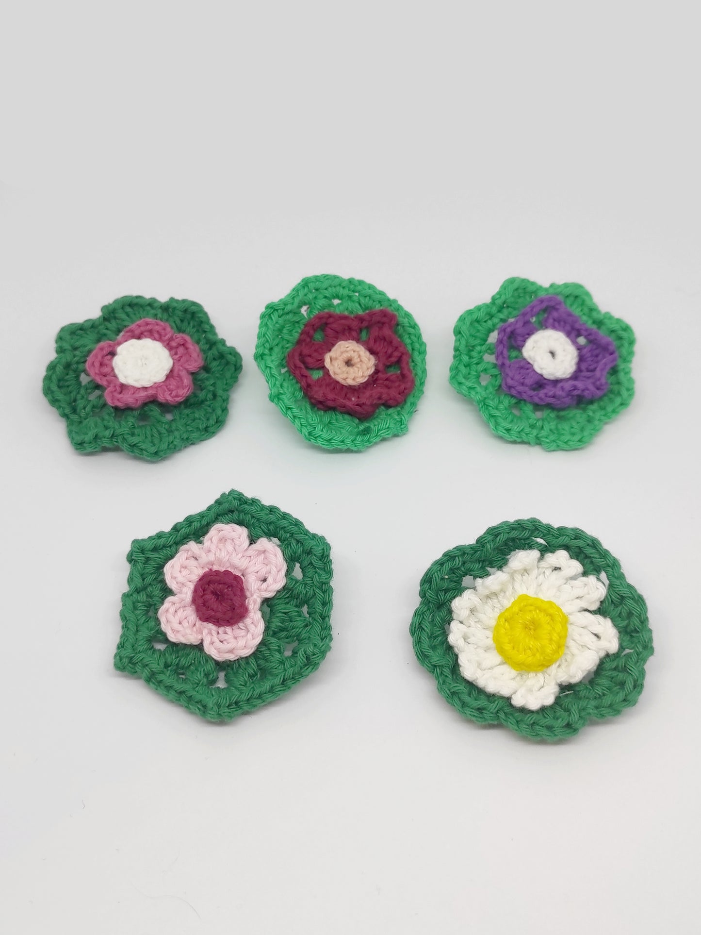 Broche fleur en crochet